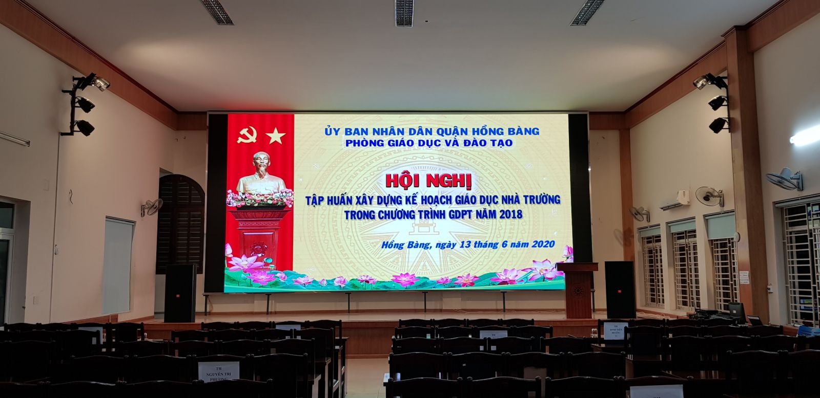 Thi công màn hình LED hội trường trường Đinh Tiên Hoàng